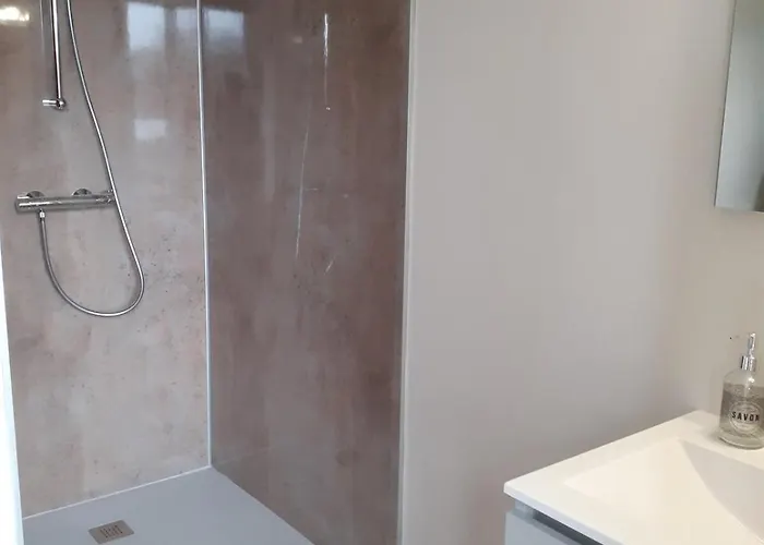 De L'autan - 8 Pers-4 Salles De Bain Independantes, Piscine Chauffee Et * Durenque